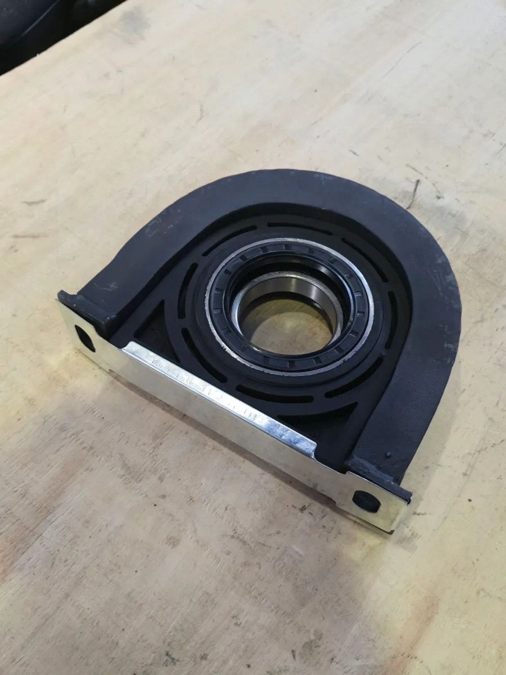 Промежуточная опора в сборе (D70,L220, 2 отв.,обойма 20мм) SH HOWO (Shaft-Gear)