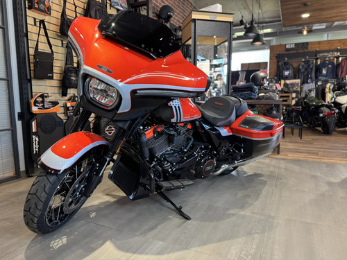 Harley-Davidson CVO Street Glide (Legendary Orange)