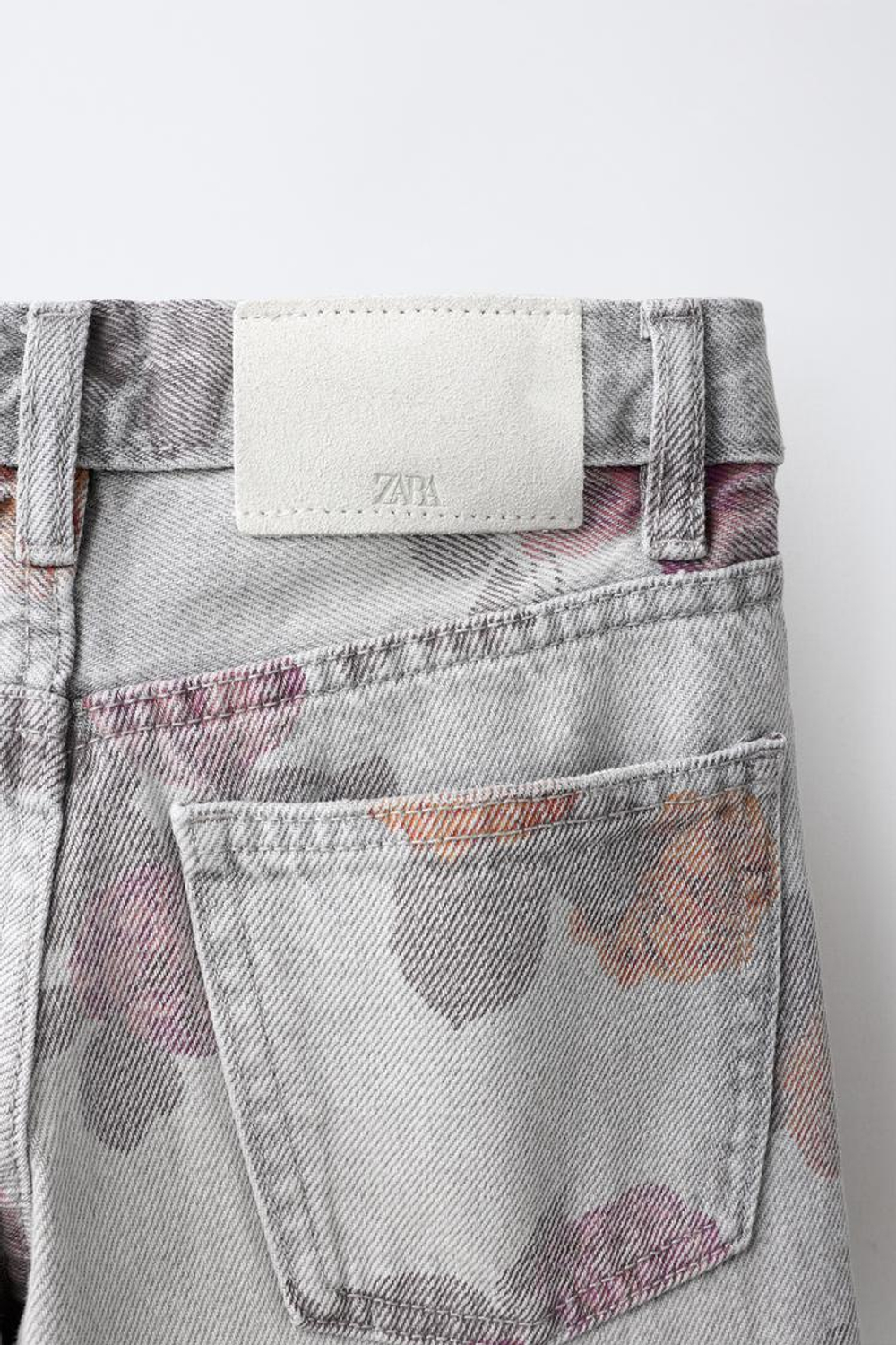ZARA БРЮКИ WIDE LEG С ПРИНТОМ С РОЗАМИ, СЕРЫЙ