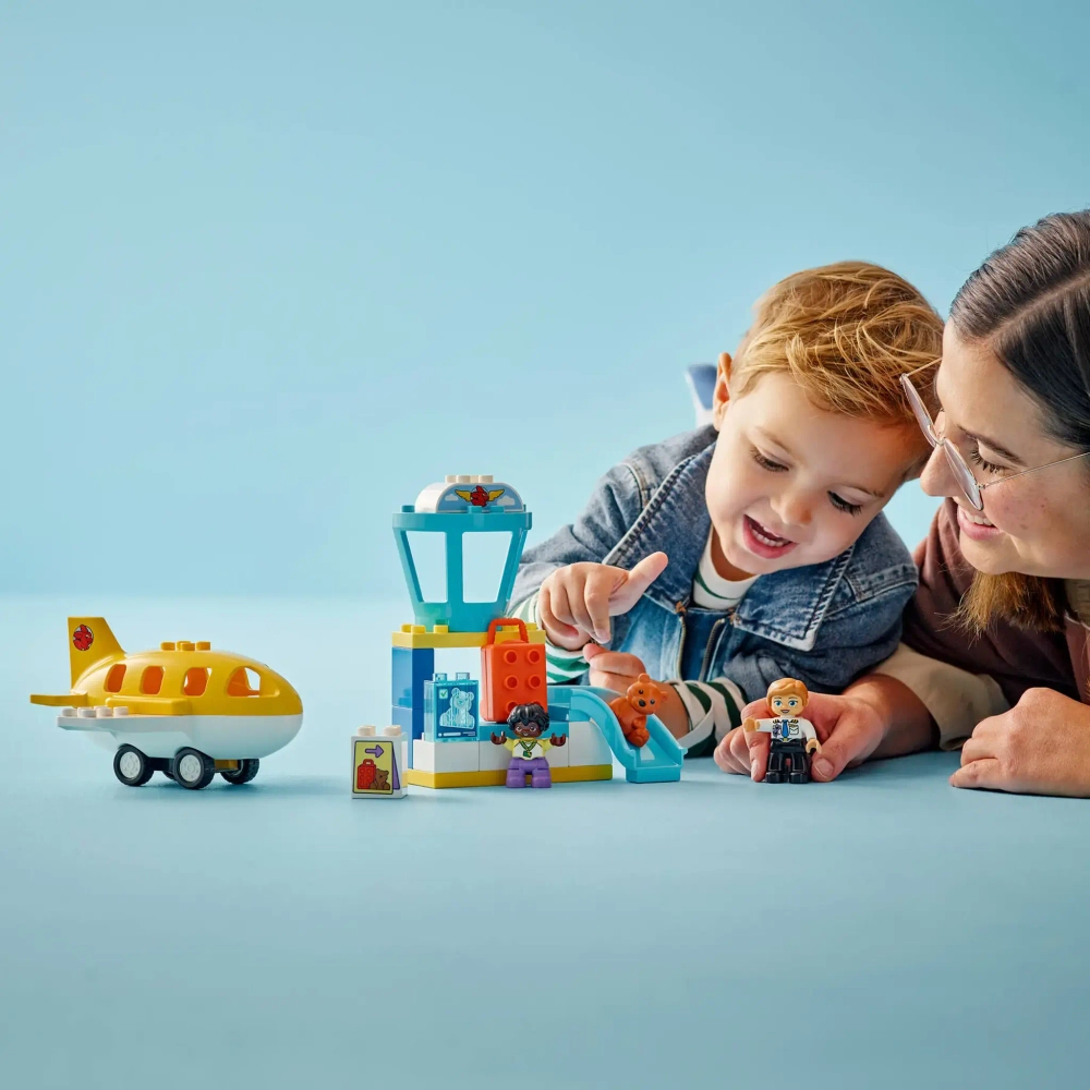 Конструктор LEGO Duplo 10443 Первый раз в аэропорту
