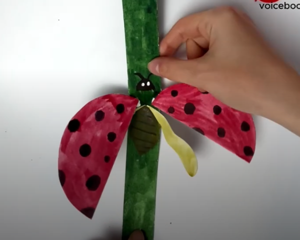 Милая божья коровка из бумаги Милая божья коровка из бумаги