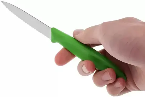 Кухонный нож Victorinox для резки и чистки волнистое лезвие 8 см