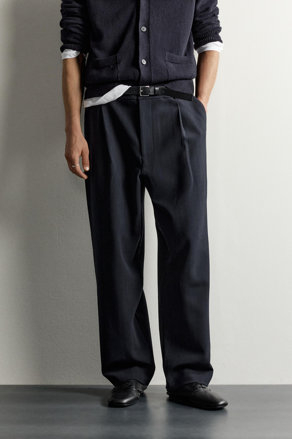 БРЮКИ RELAXED FIT СО СКЛАДКАМИ — ZARA · 8281/740