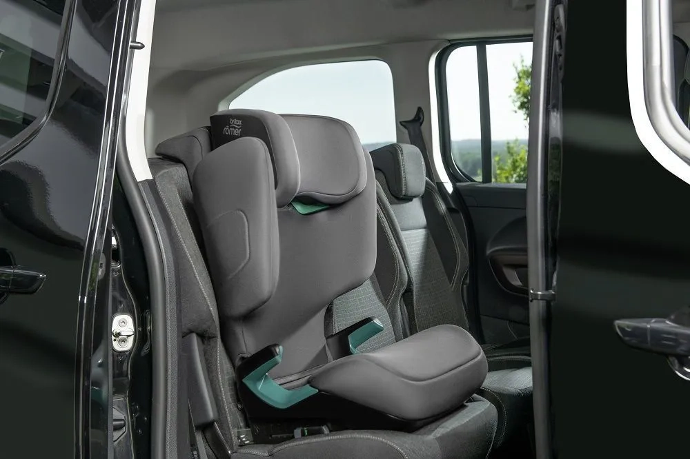 Автокресло 2/3 Britax Roemer Discovery Plus 2 Midnight Grey, от 3,5 до 12 лет ,15-36 кг (100 - 150 см)