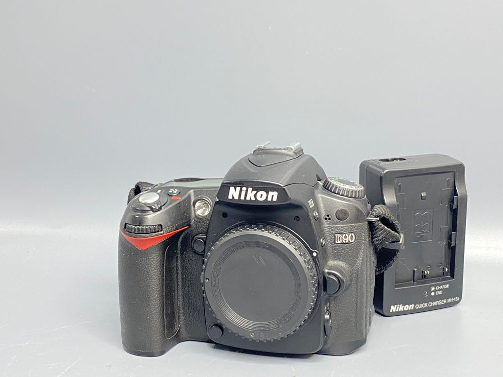 Nikon D90 100.000 кадров