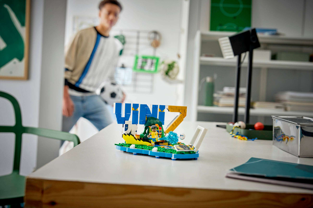 Конструктор LEGO Editions 43027 Vini Jr. – Soccer Highlights