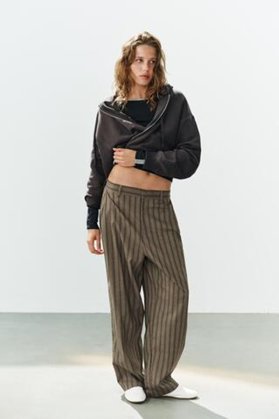 БРЮКИ В ПОЛОСКУ СО СКЛАДКАМИ — ZARA