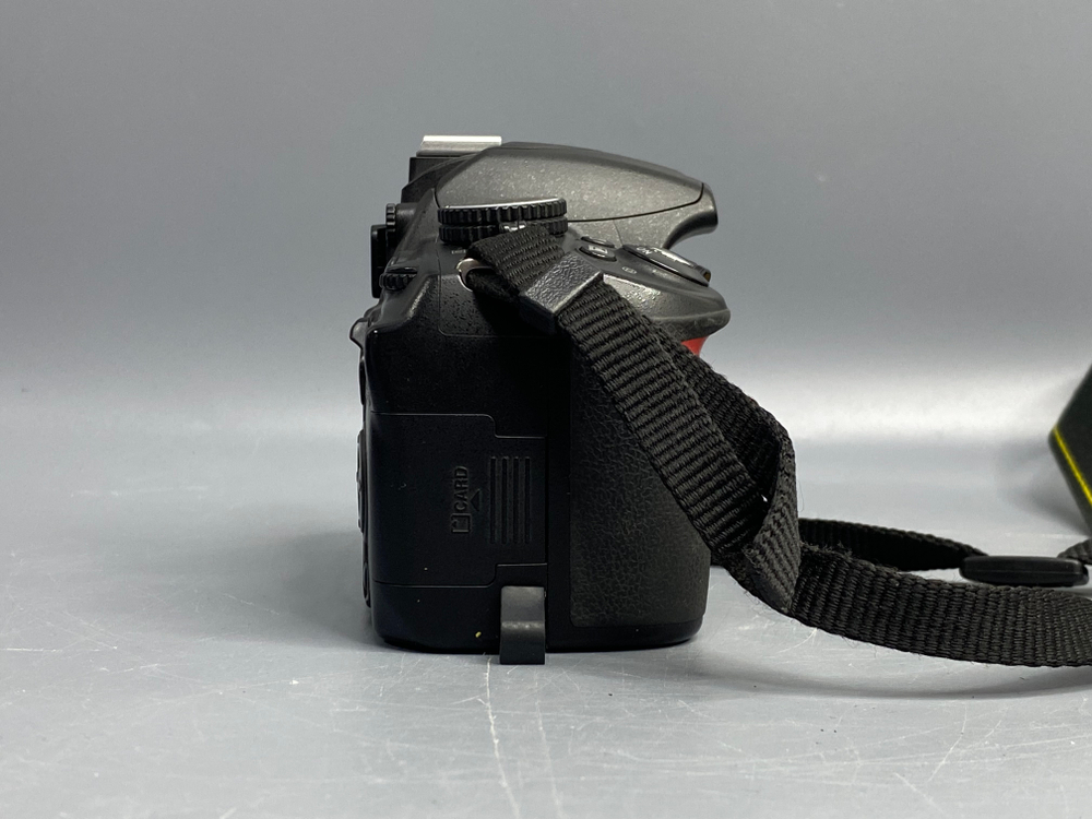 Nikon D3100 kit 18-55mm 25.000 кадров