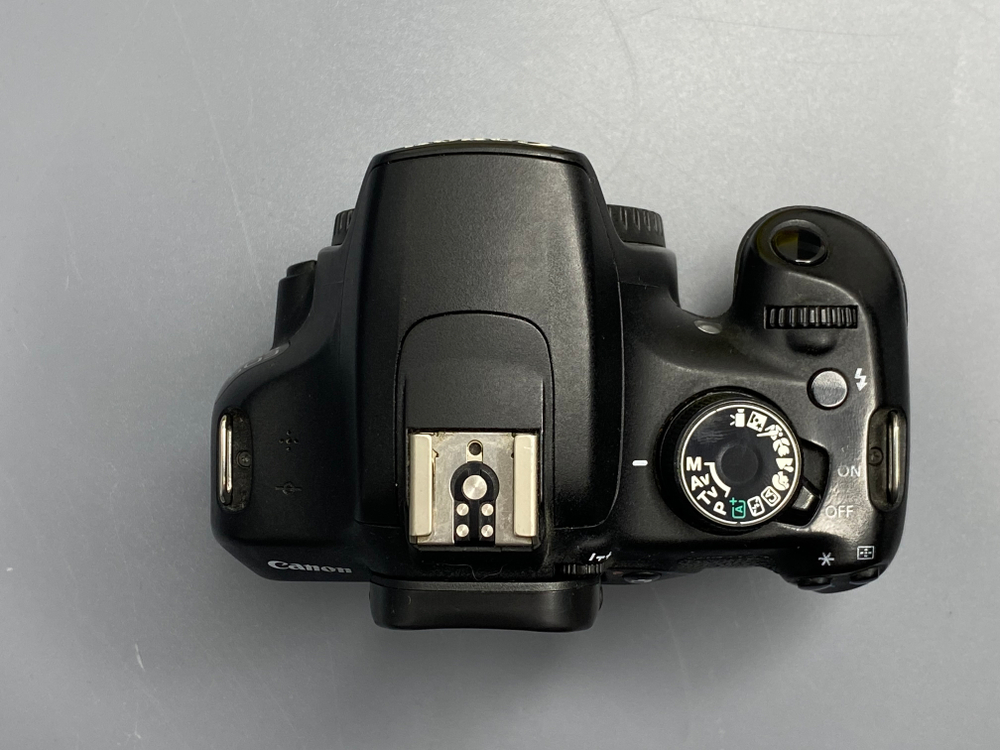 Canon EOS 1200D Body — не включается