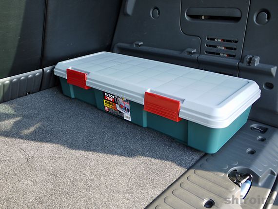 Экспедиционный ящик IRIS RV Box 770F, в багажнике автомобиля 4.