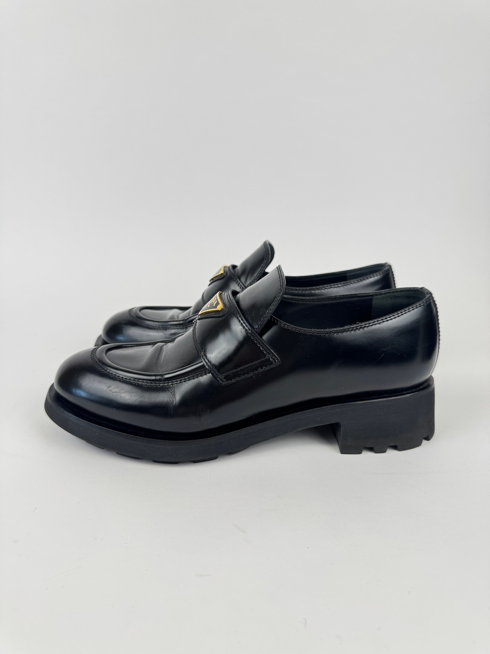 Лоферы Prada