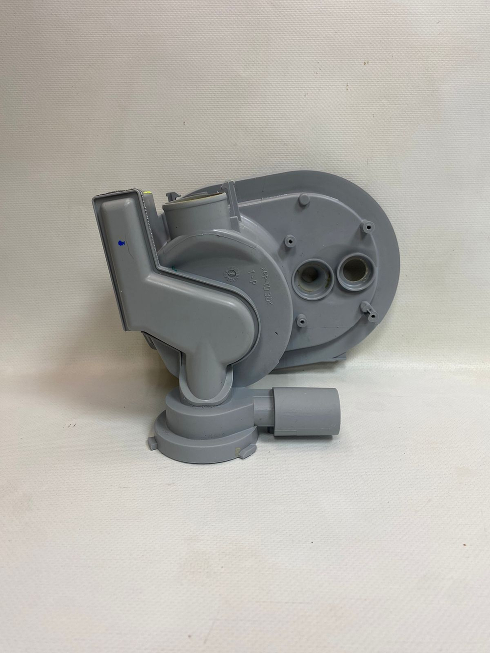 LST5397X ктпч25 Чаша поддона для посудомоечных машин Ariston C00346456 б/у