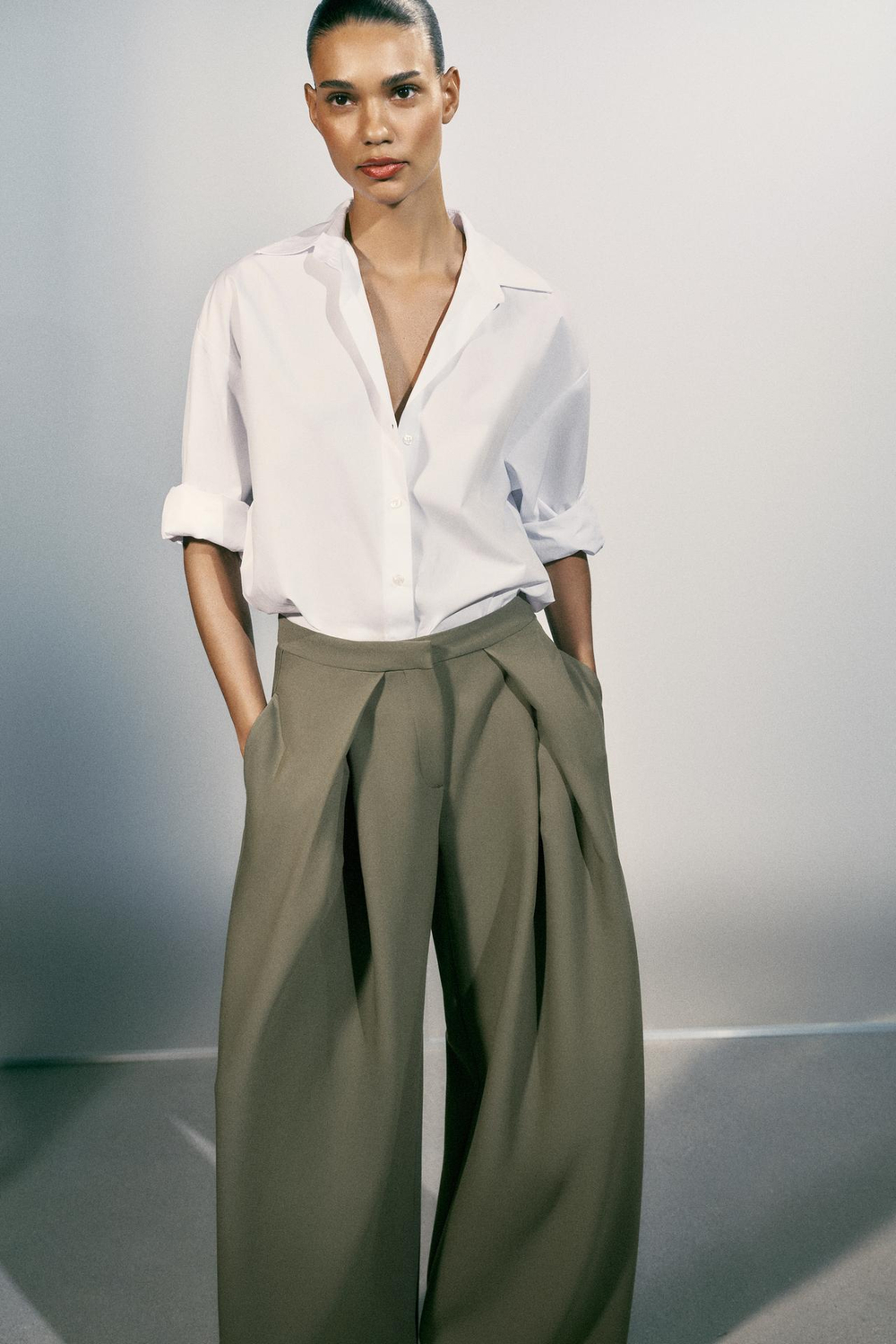 ZARA ШИРОКИЕ БРЮКИ СО СКЛАДКАМИ, ХАКИ