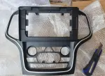 Магнитола для Jeep Grand Cherokee WK2 2013-2022 (ШГУ 8.4", рамка большая 10) - FarCar BX877 монитор 13" 2K QLED на Android 13, Быстрая, CarPlay, 4G SIM-слот