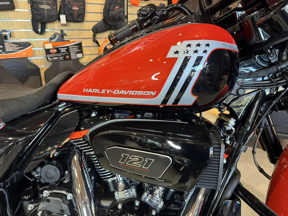 Harley-Davidson CVO Street Glide (Legendary Orange)
