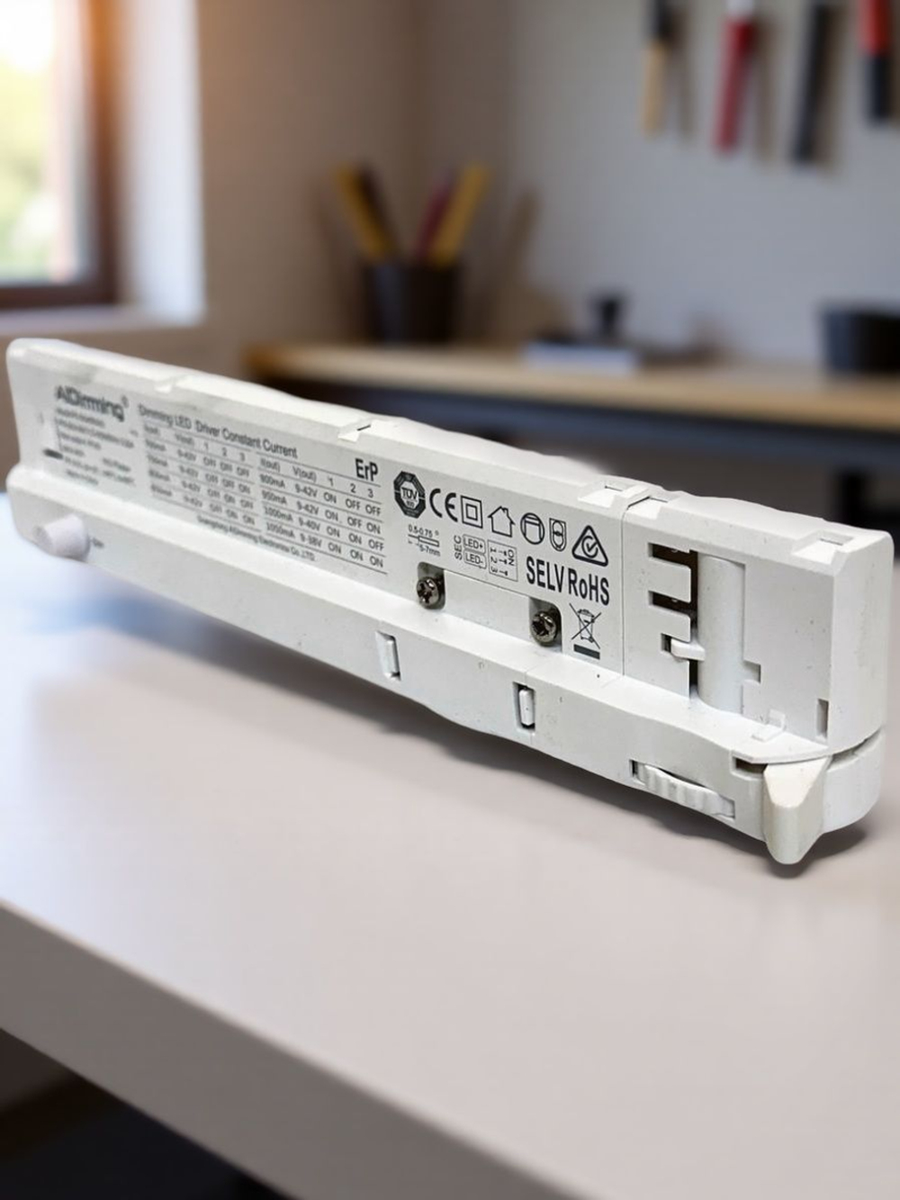 Блок питания 40W с диммированием на корпусе AIDimming model PE-DG40RA42C 700-1050mA 9-42VDC PF0.95 noFlicker для трековых светильников и 3-фазного шинопровода