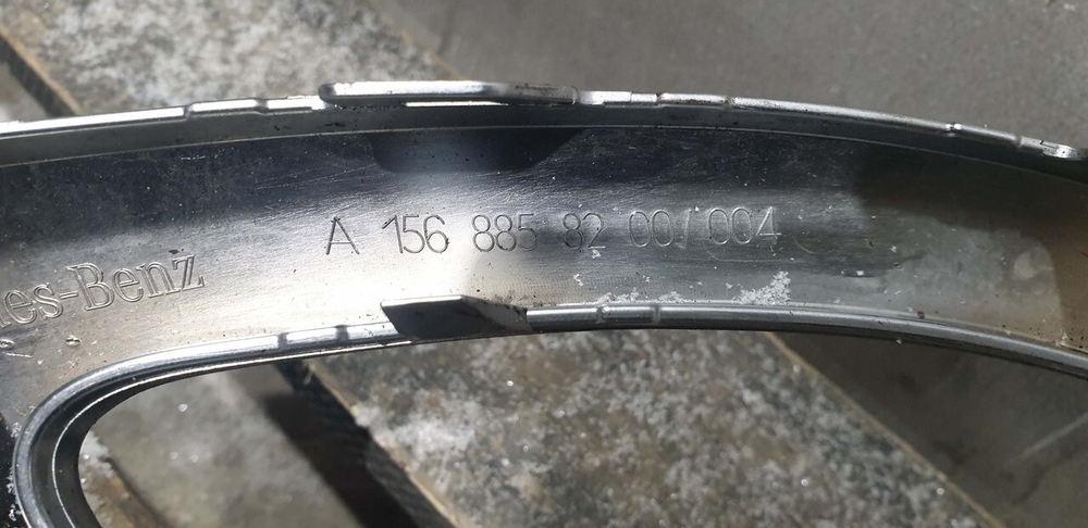 Накладка переднего бампера Mercedes GLA (X156) 17-20 Б/У Оригинал A1568858200