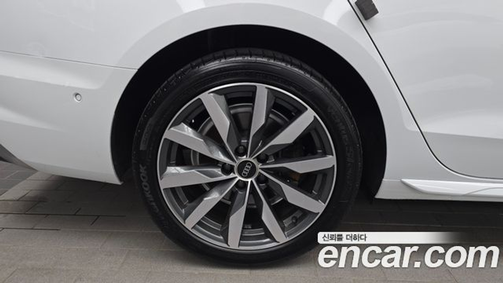 Audi A4 40 TFSI Premium — 2023