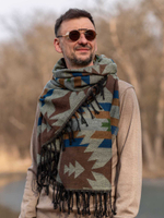 Палантин теплый с орнаментом Навахо