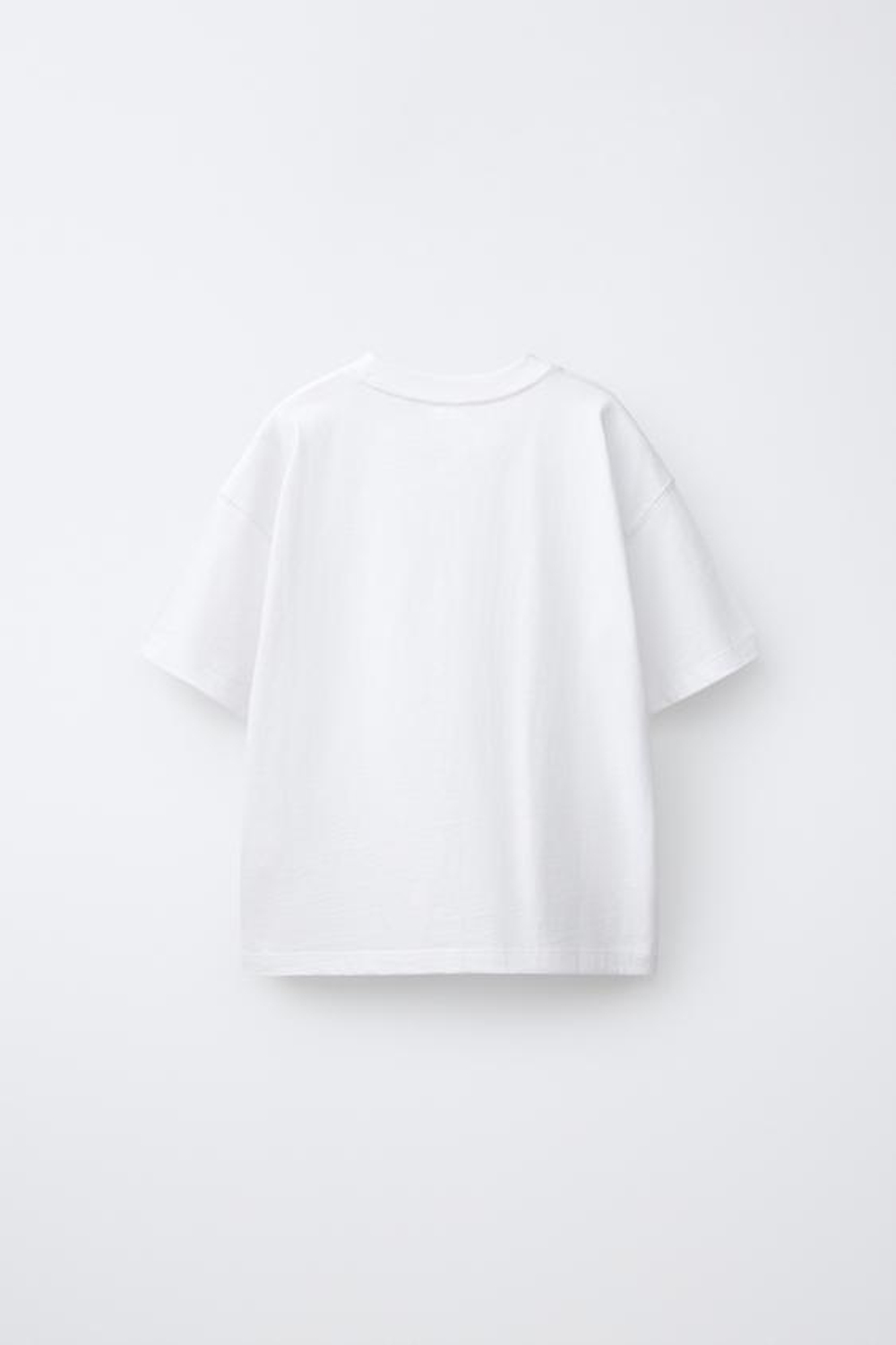 ZARA ФУТБОЛКА В СТИЛЕ ПРЕППИ С ГРАФФИТИ, БЕЛЫЙ