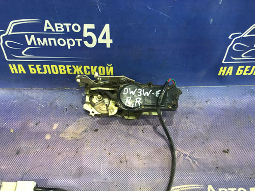 Замок двери задней правой MAZDA DEMIO 2001