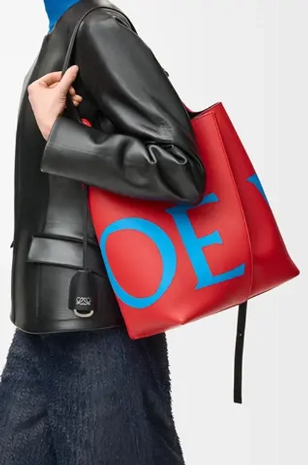 Loewe Большая сумка-тоут Bilbao из гладкой телячьей кожи, красный/синий