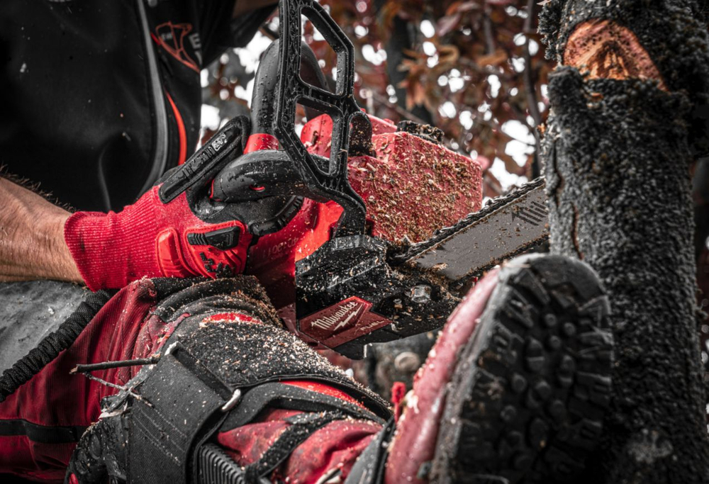 Аккумуляторная цепная пила Milwaukee M18 FTHCHS30-802 FUEL 4933479587
