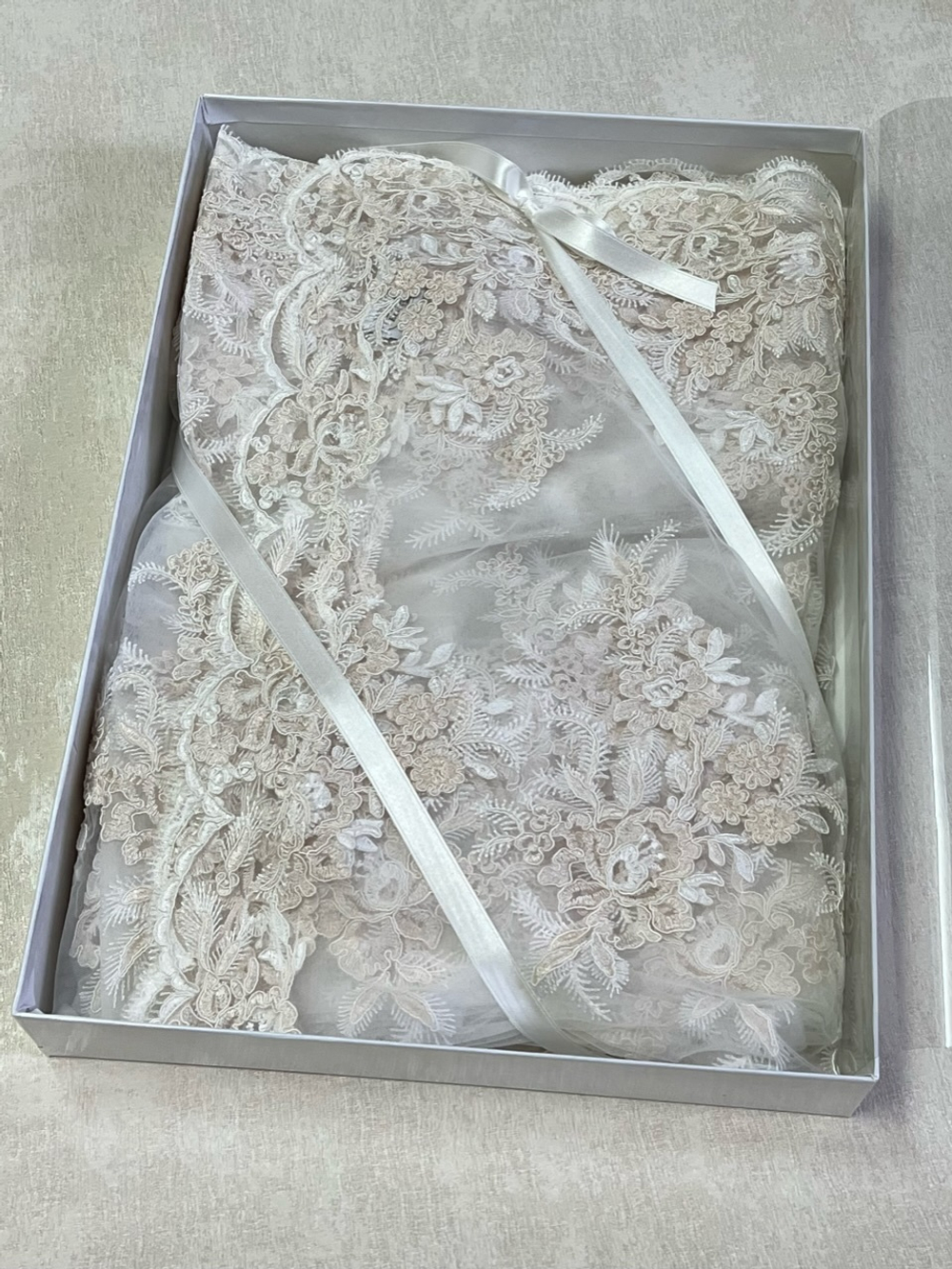 Скатерть кружевная 140x300 Emozioni Lace шампань
