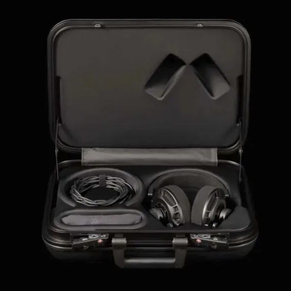 Final Audio D7000 Black