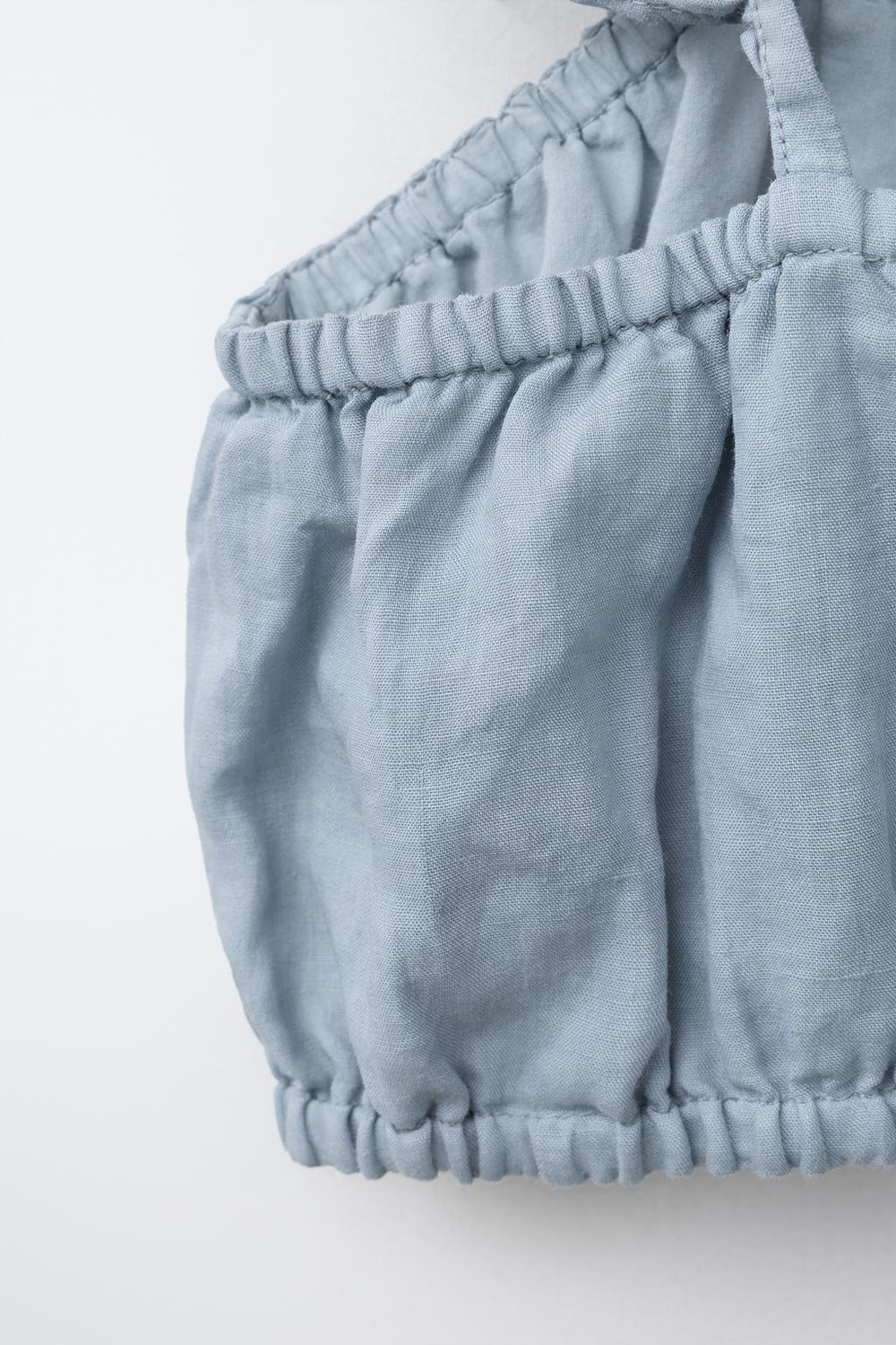 ZARA УКОРОЧЕННЫЙ ТОП ИЗ 100% РАМИ, СЕРО-СИНИЙ