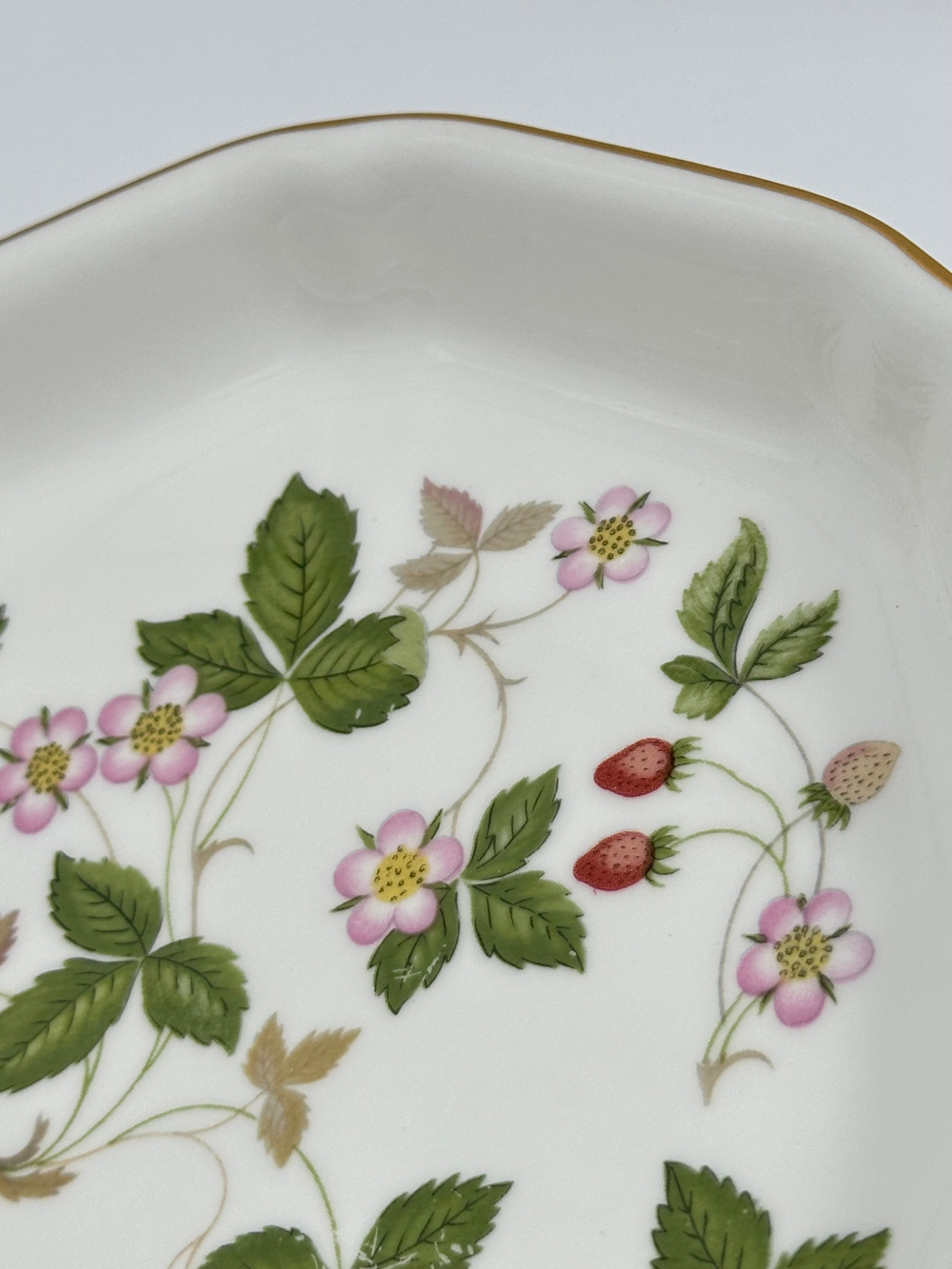 Блюдо 17,5см Wedgwood, Wild Strawberry