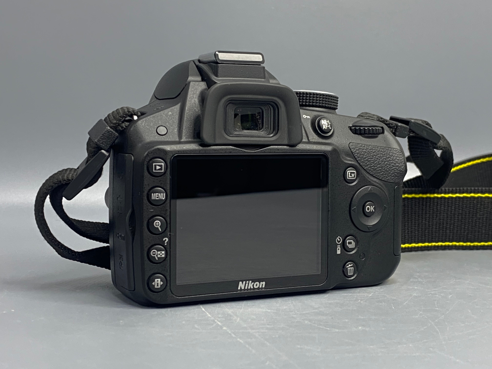 Nikon D3200 + AF-S 18-55mm f/3.5-5.6G VR II 3.500 кадров