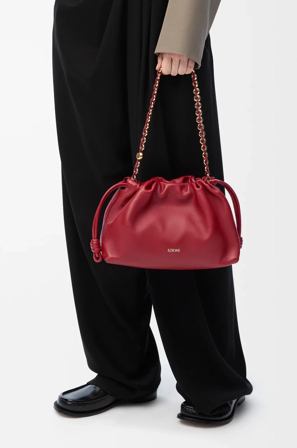 Loewe Сумка Flamenco среднего размера из мягкой кожи ягненка наппа, красный
