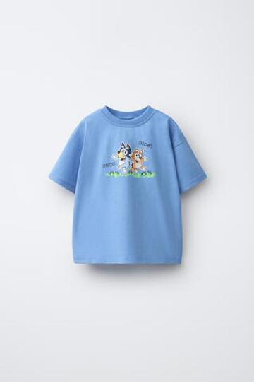 ZARA ФУТБОЛКА BLUEY © LUDO STUDIO, НЕБЕСНО-ГОЛУБОЙ