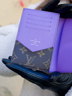Louis Vuitton Обложка для паспорта