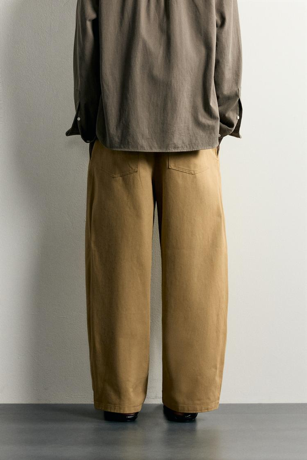 ZARA БРЮКИ BARREL FIT СО СКЛАДКАМИ, РЫЖЕВАТО-КОРИЧНЕВЫЙ