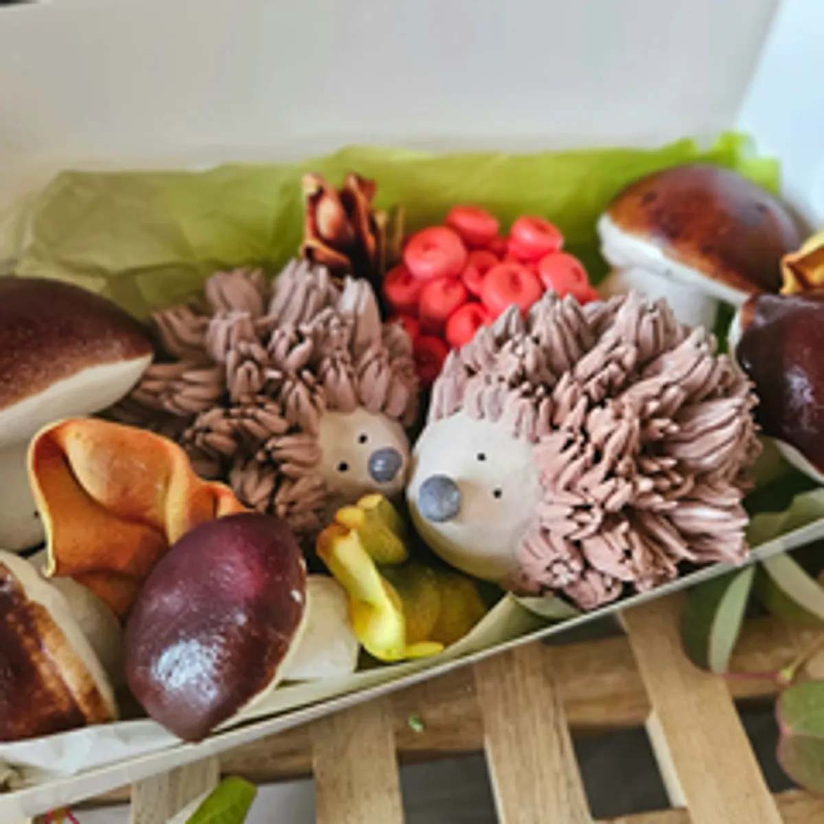 Зефир в коробке «Ежики с грибами» / 24*10 см