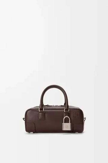 Loewe Укороченная сумка Amazona 23 из блестящей телячьей кожи, темно-каштановый