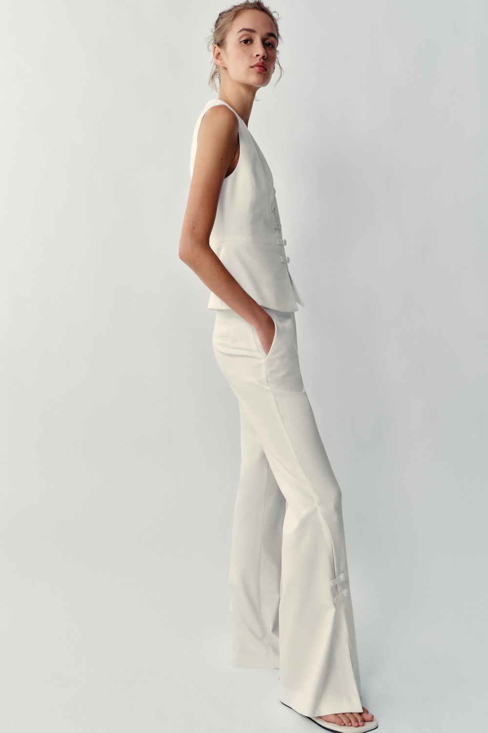 БРЮКИ С РАЗРЕЗАМИ СНИЗУ — ZARA