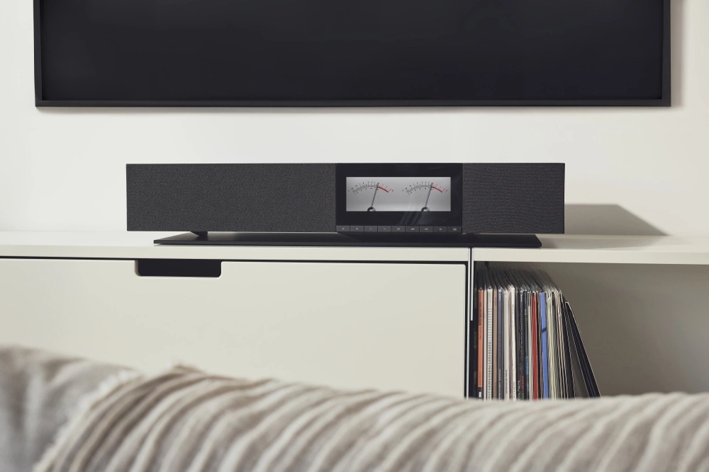 Cambridge Audio Evo One Black Walnut — универсальная стриминговая акустическая система «всё в одном»