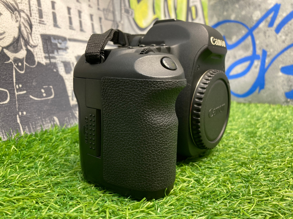Canon EOS 5D Mark II 26.900 кадров