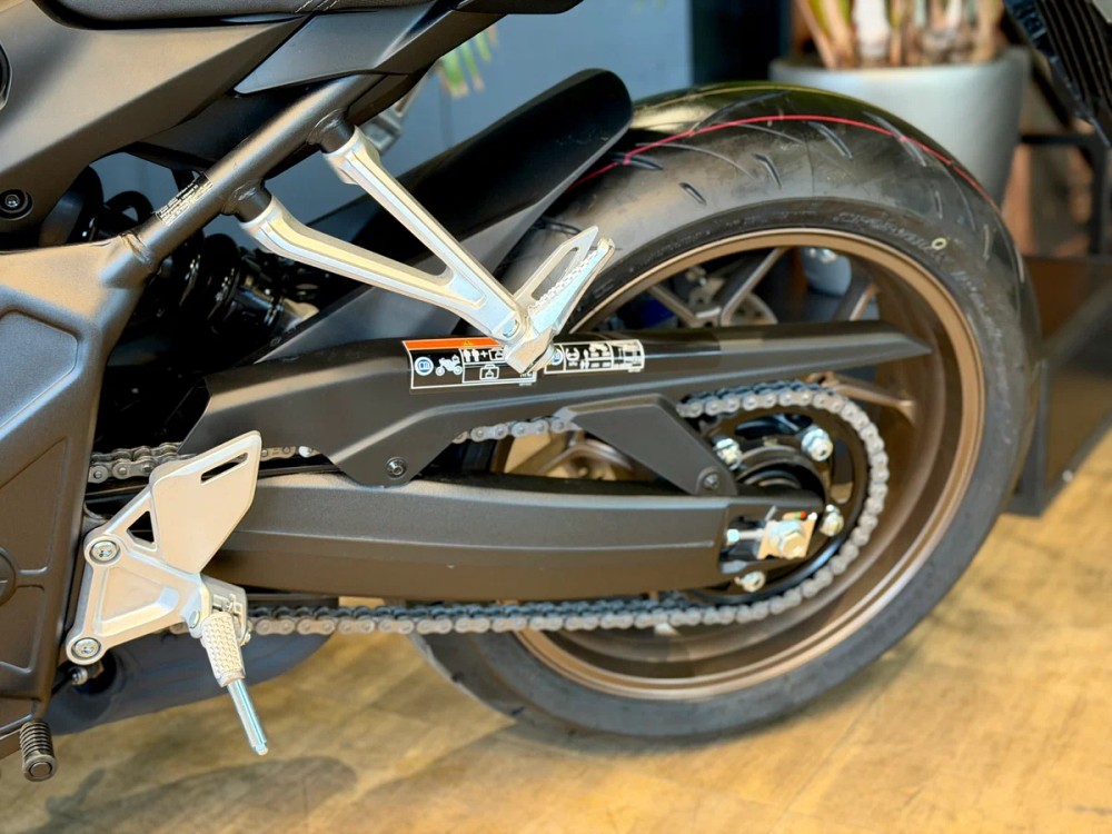 HONDA CB650R E-Clutch 2025
