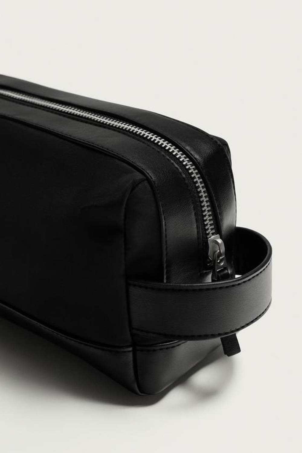 ZARA КОМБИНИРОВАННАЯ НЕЙЛОНОВАЯ КОСМЕТИЧКА, ЧЕРНЫЙ