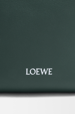 Loewe Сумка-мешок Pebble из гладкой телячьей кожи, зеленый