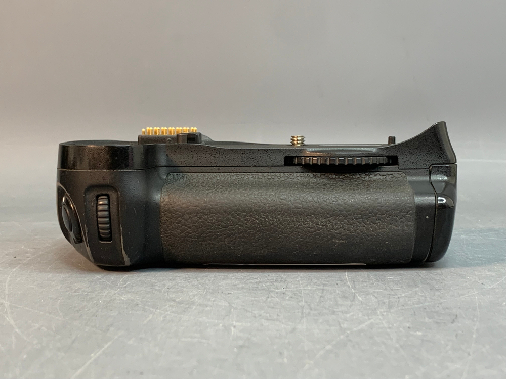 Nikon MB-D10