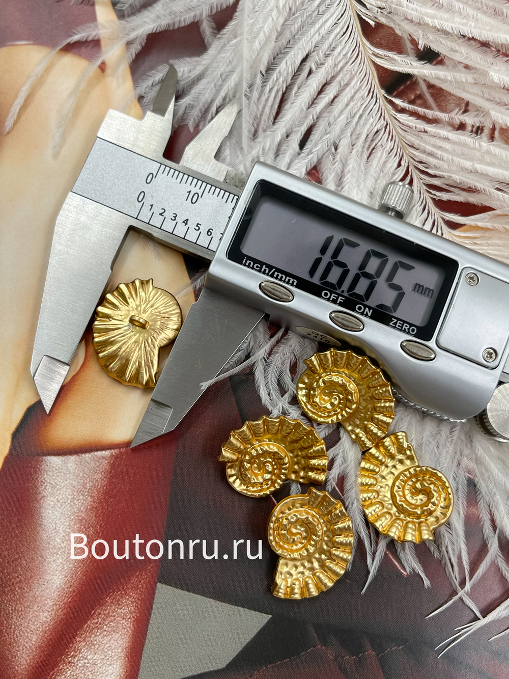 Пуговицы Скиап. в форме ракушки матовое золото