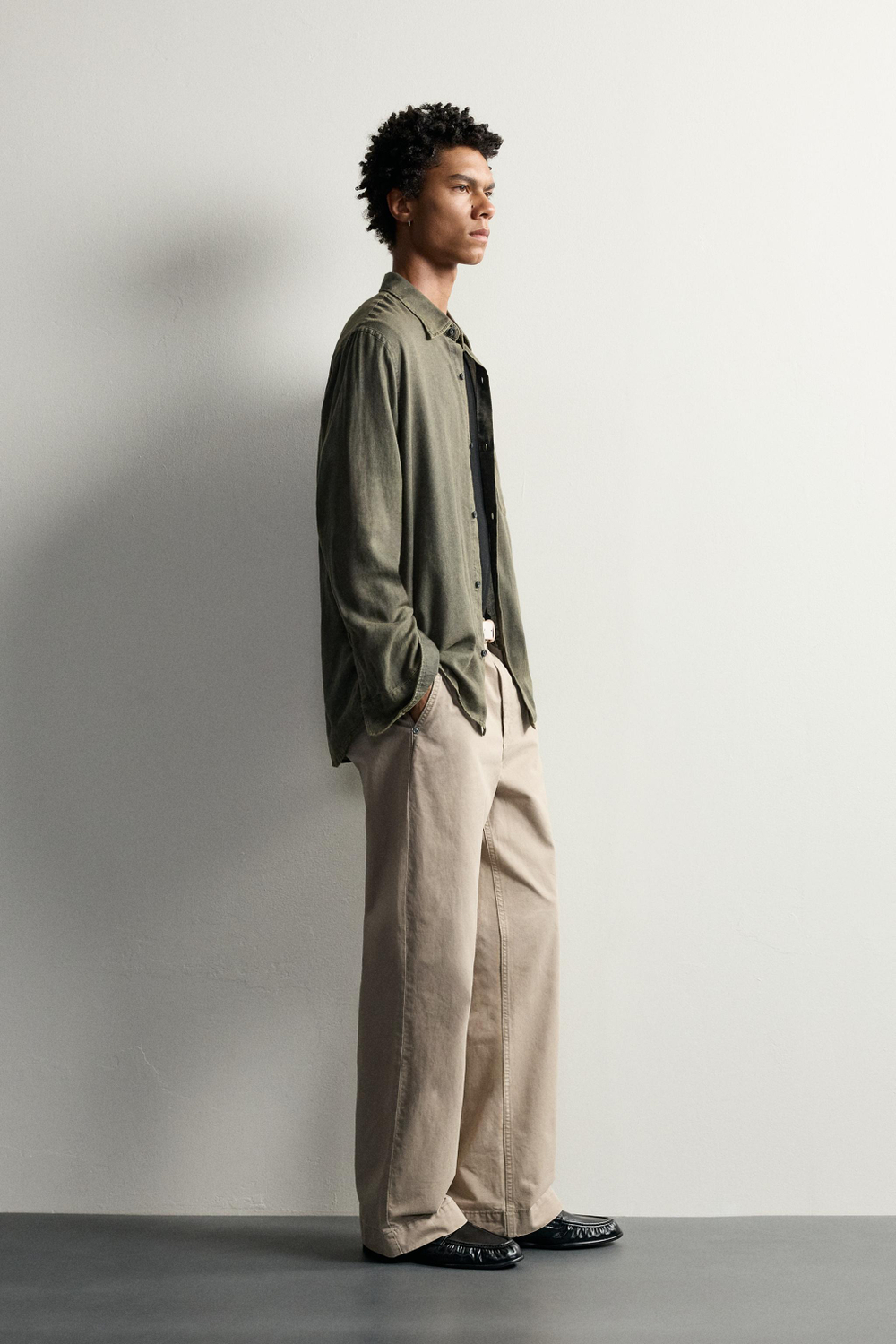 РУБАШКА RELAXED FIT С ЭФФЕКТОМ ПОТЕРТОСТИ — ZARA · 1820/365
