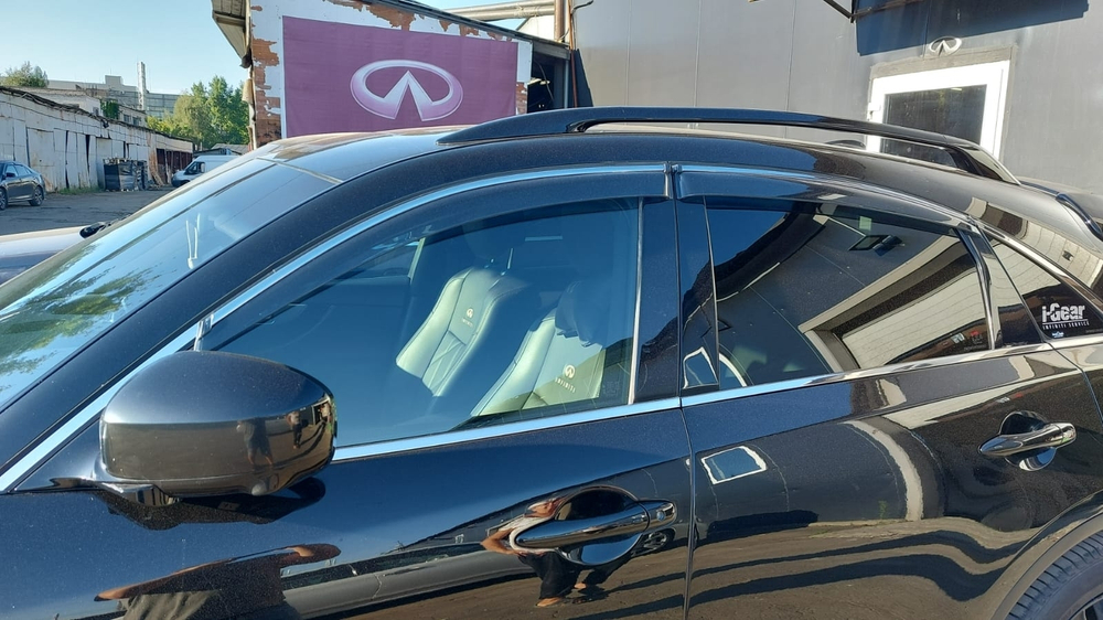Дефлекторы окон с хром молдингом Infiniti QX70 FX37 FX50 FX30d