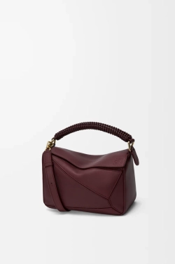 Loewe Маленькая сумка Puzzle из гладкой телячьей кожи и кожи ягненка наппа, бургунди