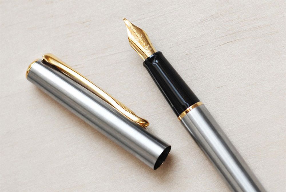 Перьевая ручка Diplomat Traveller stainless steel gold М (D10057461) 4